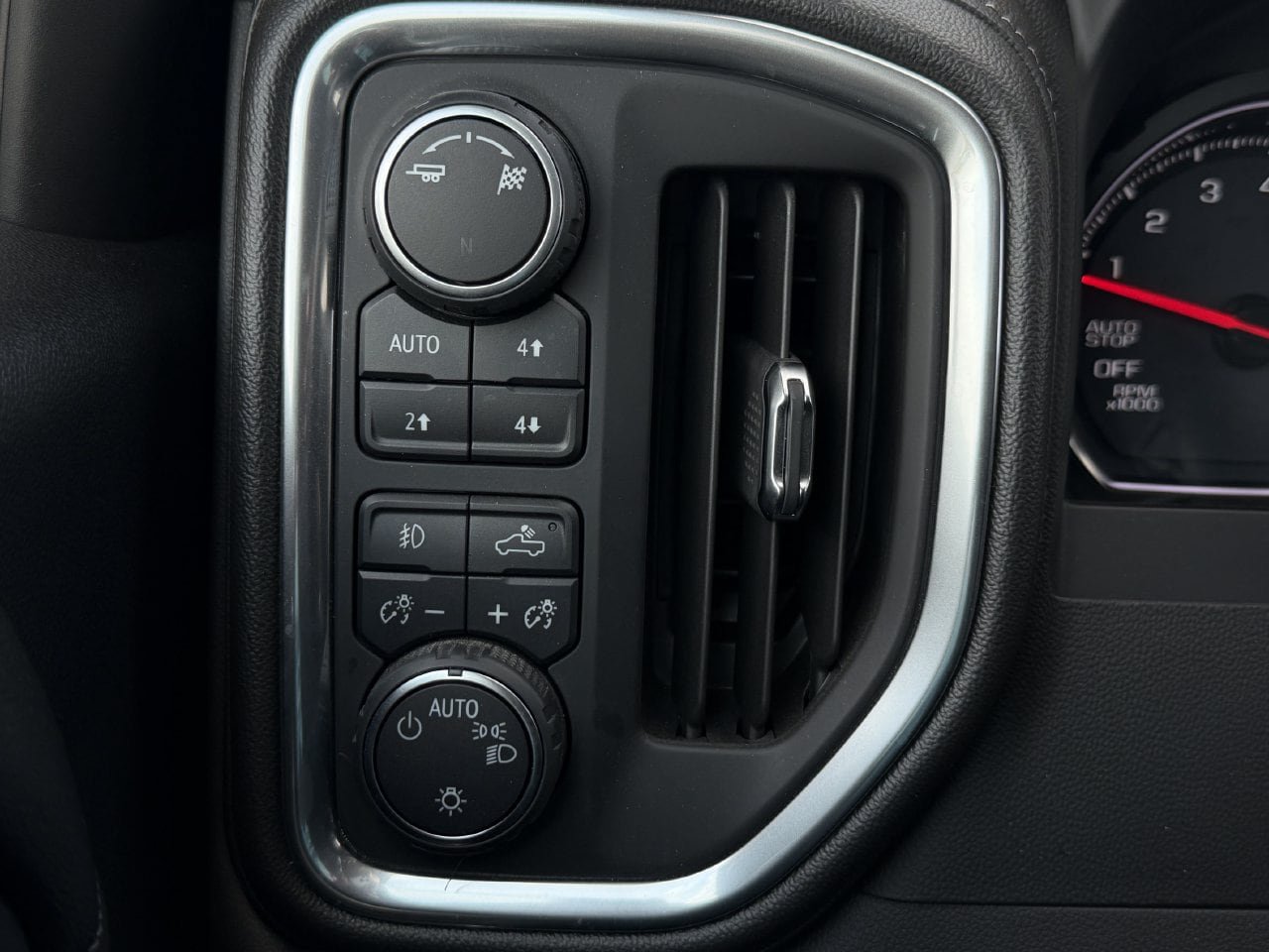 Used 2019 Chevrolet Silverado 1500 RST AWD/4WD image 21