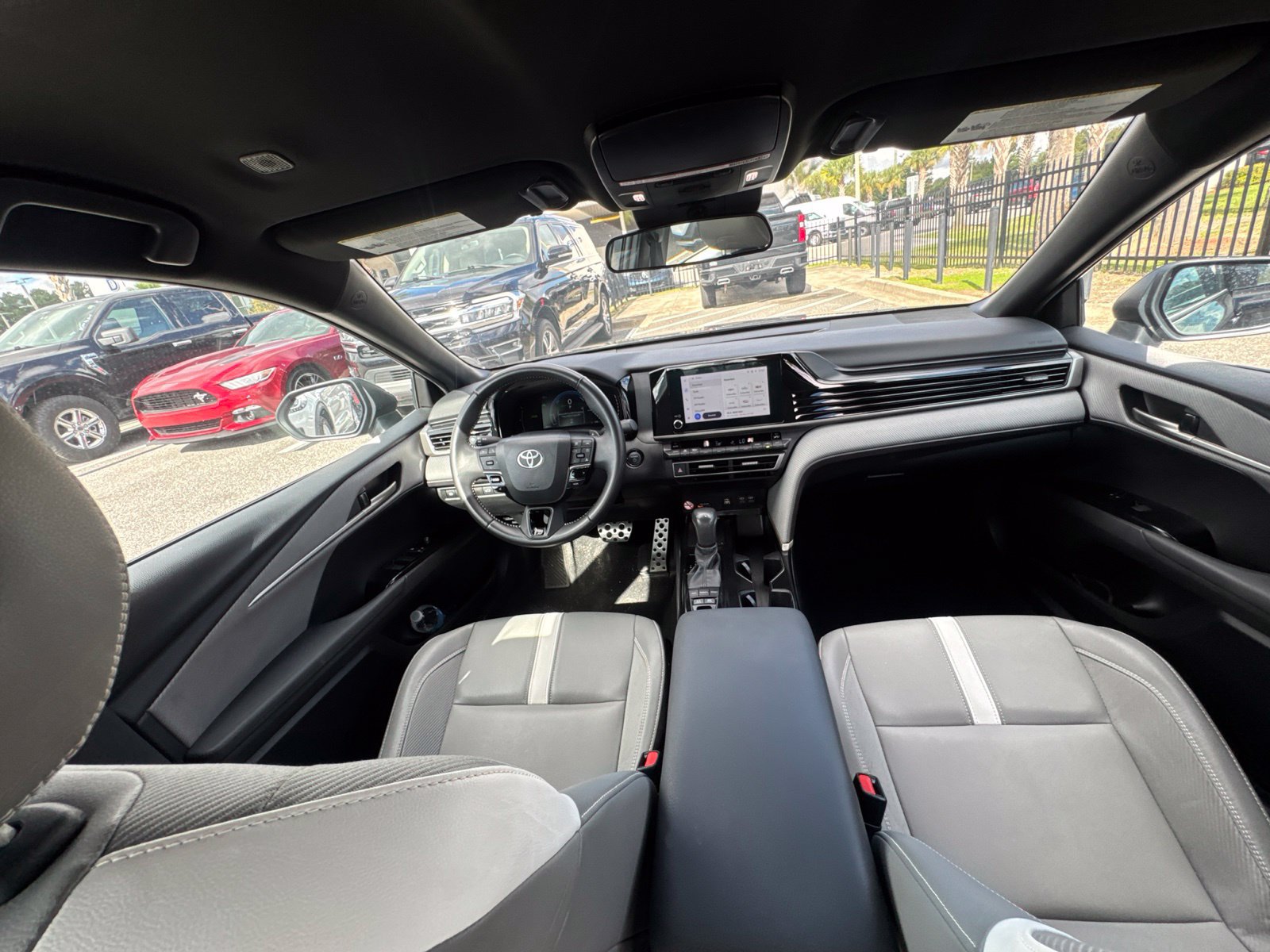 Used 2025 Toyota Camry SE FWD image 15