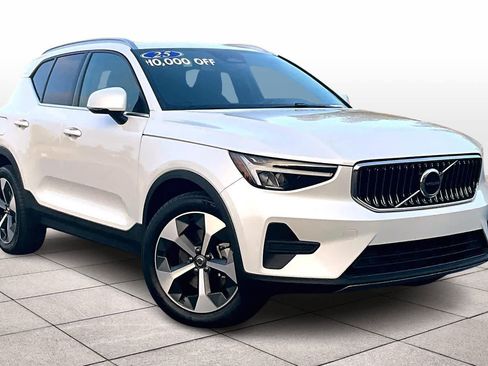 Used 2025 Volvo XC40 B5 Core w/ Protection Package Premier image 2