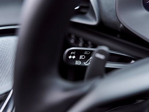 Used 2026 McLaren Artura RWD image 70