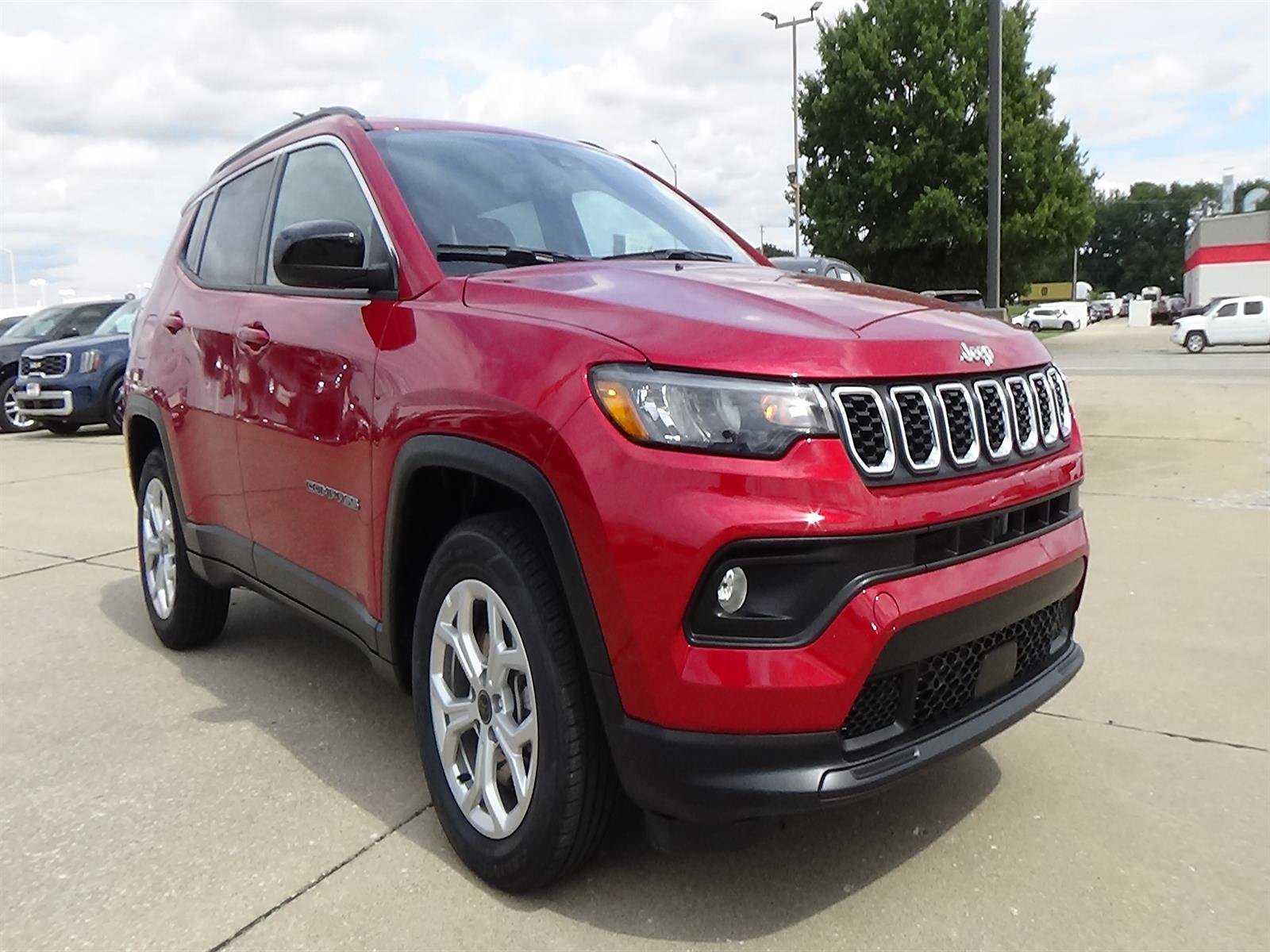 Certified 2025 Jeep Compass Latitude AWD/4WD image 4