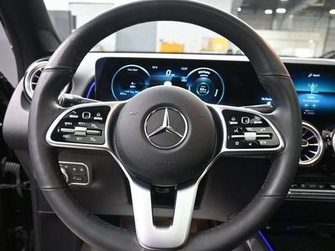 Used 2022 Mercedes-Benz GLB 250 4MATIC image 16