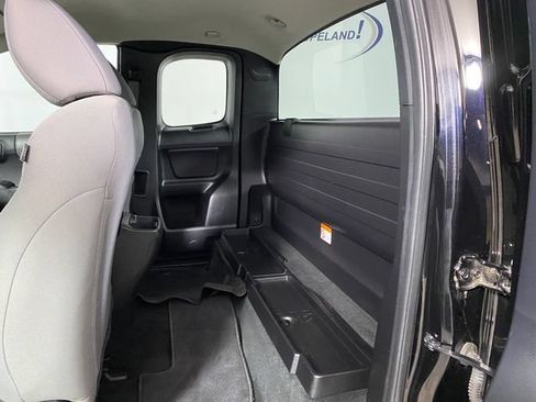 Certified 2022 Toyota Tacoma SR AWD/4WD image 11