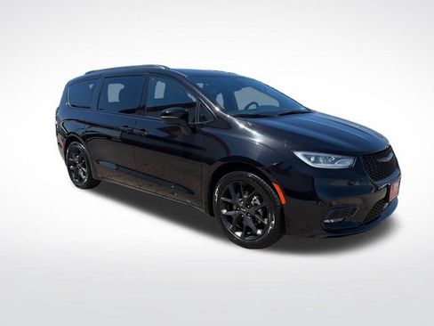 Used 2025 Chrysler Pacifica Limited FWD image 11