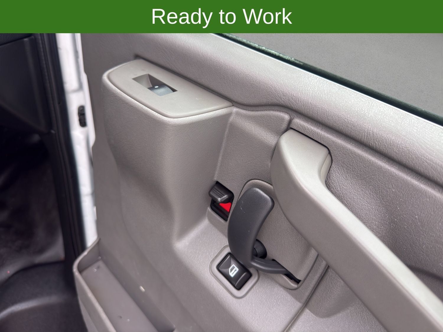 Used 2018 Chevrolet Express 2500 w/ Driver Convenience Package RWD image 13