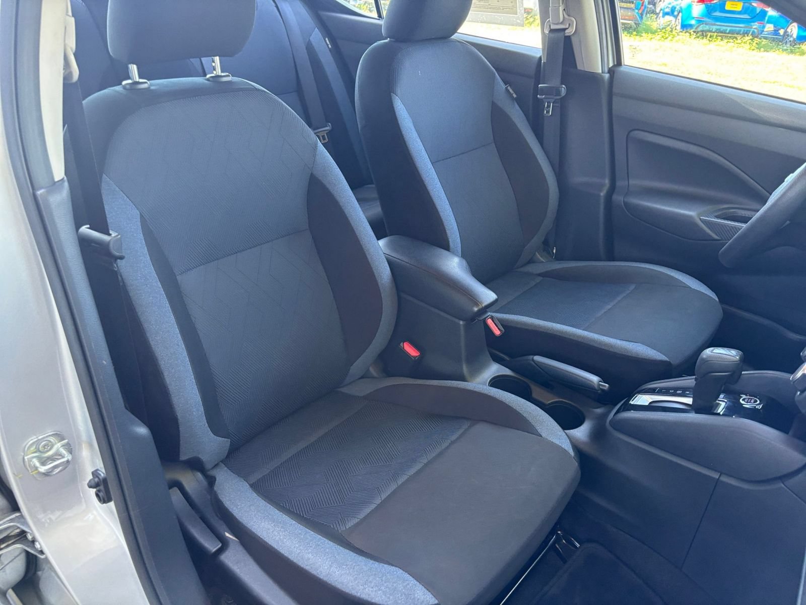 Used 2025 Nissan Versa SV FWD image 33