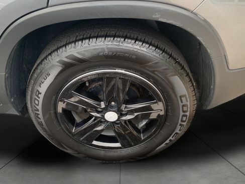 Used 2020 Chevrolet Trax LT w/ LT Convenience Package FWD image 17