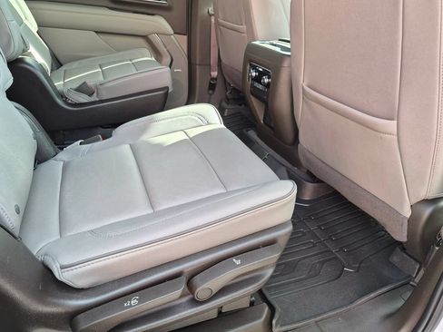 Used 2025 GMC Yukon Elevation w/ LPO, Elevation Black Package AWD/4WD image 22