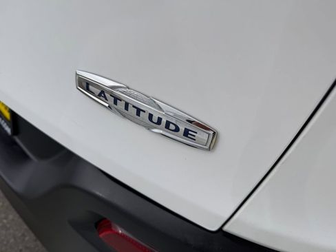 Used 2018 Jeep Cherokee Latitude image 11