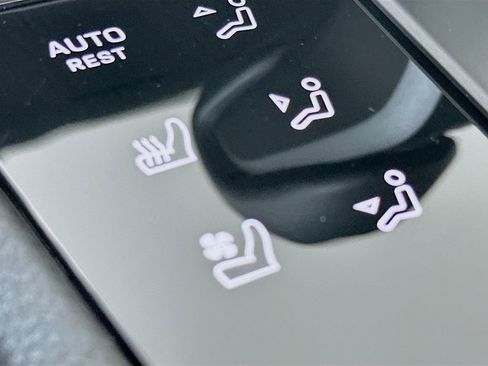 Certified 2026 Porsche Macan image 22