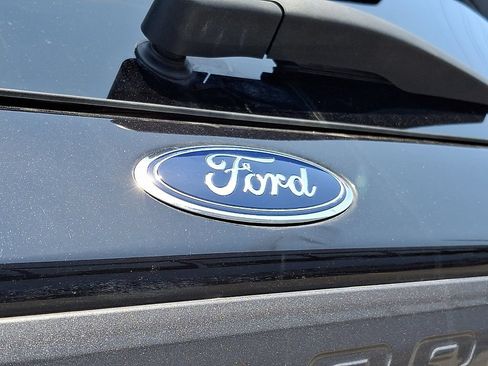 Used 2022 Ford Explorer XLT w/ Equipment Group 202A AWD/4WD image 32