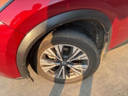 Used 2021 Nissan Rogue SV w/ Premium Package FWD image 4