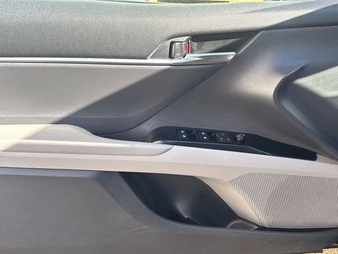 Used 2020 Toyota Camry LE image 6