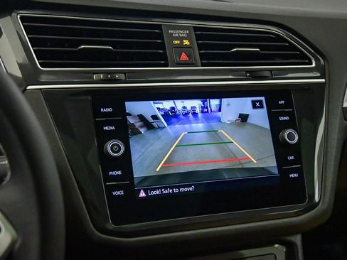 Used 2024 Volkswagen Tiguan SE image 24