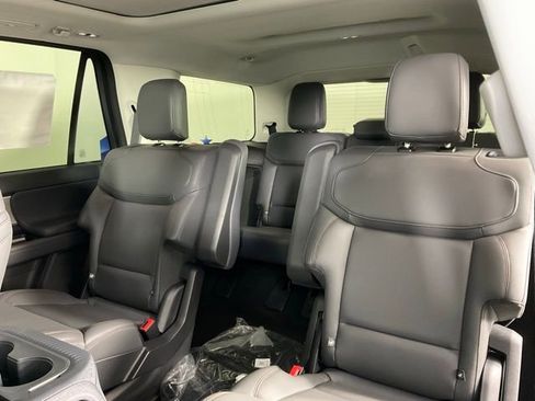 New 2025 Ford Expedition Active image 16