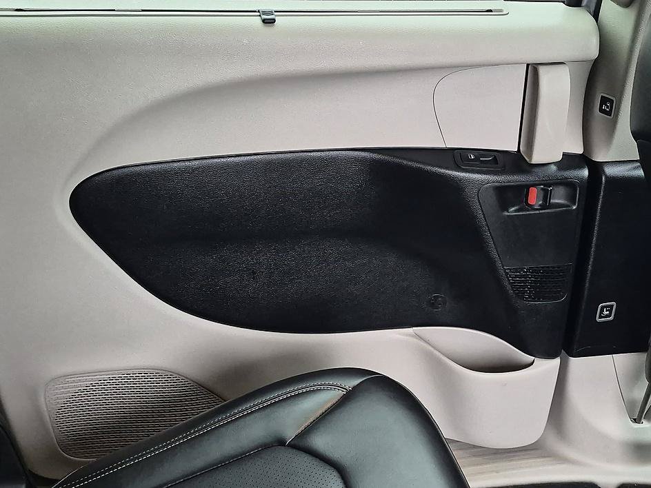 Used 2024 Chrysler Pacifica Touring-L FWD image 26
