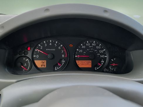 Used 2012 Nissan Frontier SV AWD/4WD image 11
