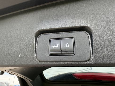 Used 2023 Nissan Rogue SL AWD/4WD image 16