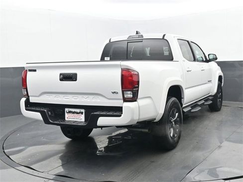 Used 2022 Toyota Tacoma SR5 w/ Technology Package image 22