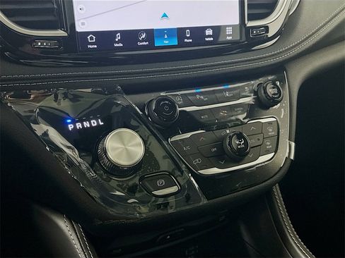 New 2026 Chrysler Pacifica Limited image 12
