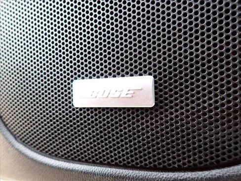 Used 2023 GMC Acadia SLT image 17