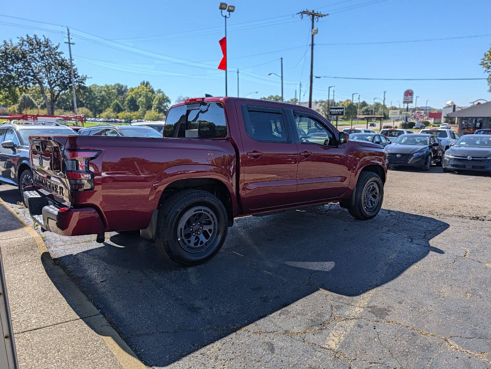 Used 2024 Nissan Frontier SL w/ Technology Package AWD/4WD image 13