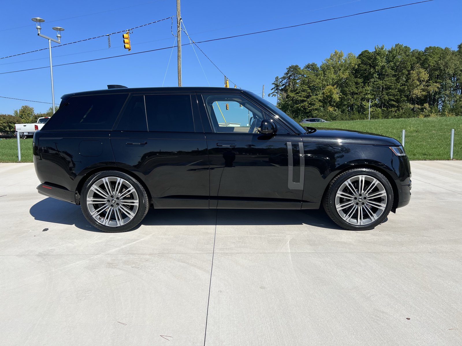 Used 2024 Land Rover Range Rover SE AWD/4WD image 9
