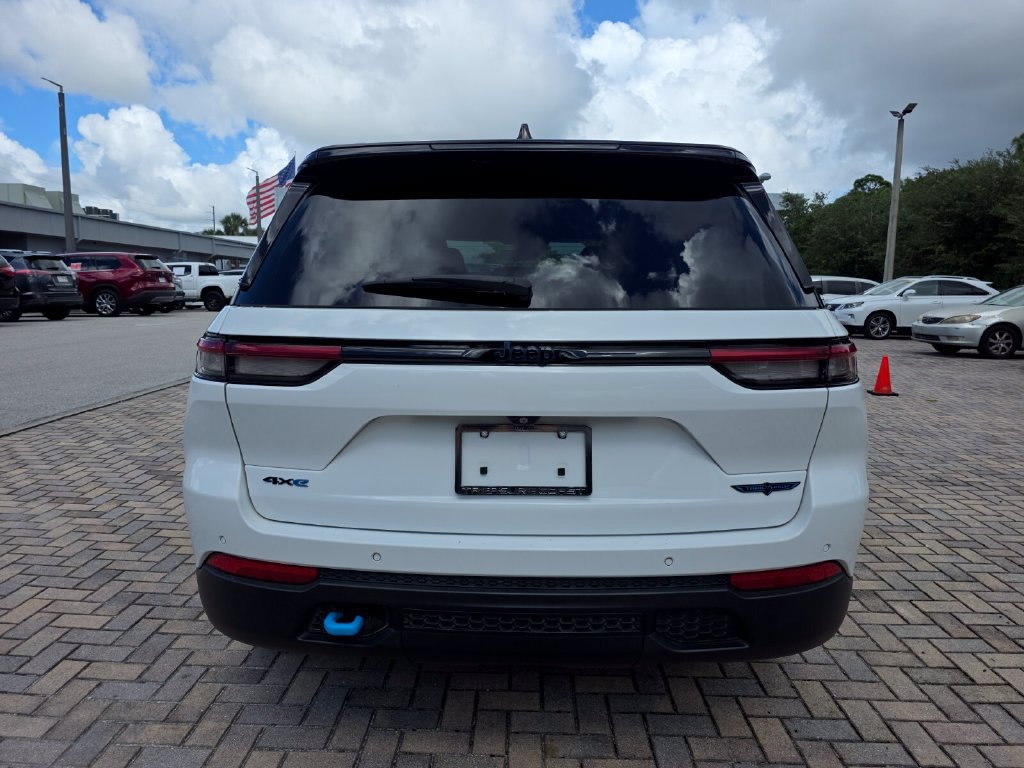 Used 2024 Jeep Grand Cherokee Trailhawk w/ Advanced Protech Group II AWD/4WD image 10