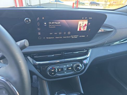 Used 2025 Buick Envista Sport Touring image 25