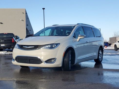 Used 2019 Chrysler Pacifica Limited image 4