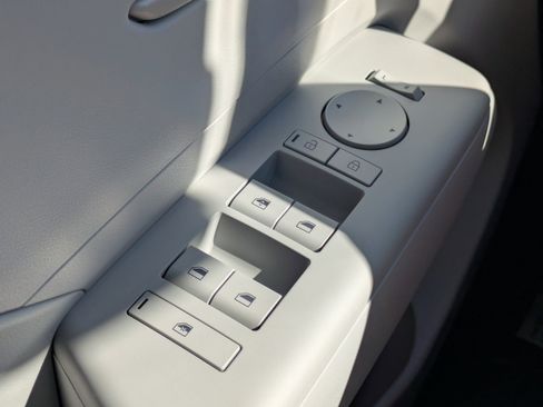 New 2026 Hyundai Kona SE image 29