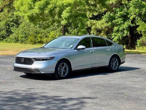 Used 2023 Honda Accord EX-L image 2