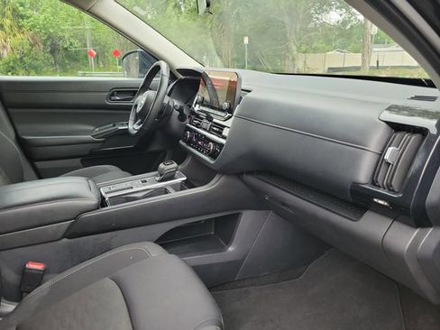 Used 2024 Nissan Pathfinder SV FWD image 35