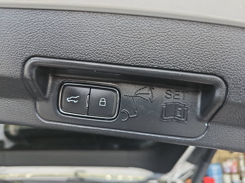 Used 2021 Ford Explorer Limited w/ Equipment Group 301A AWD/4WD image 13