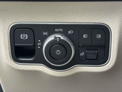 Certified 2025 Mercedes-Benz GLB 250 4MATIC image 18