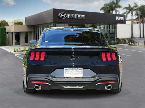 Used 2025 Ford Mustang Coupe image 4