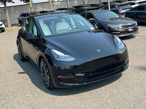Used 2022 Tesla Model Y Performance AWD/4WD image 3
