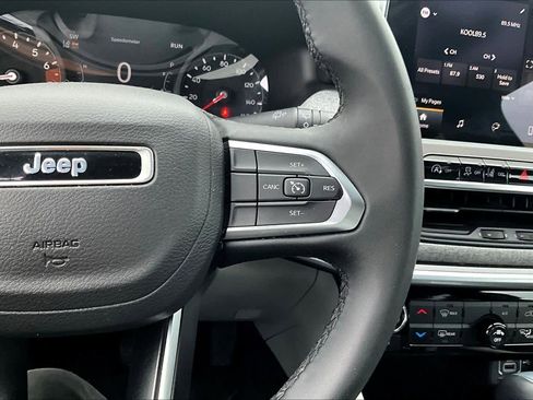 Used 2024 Jeep Compass Latitude image 31