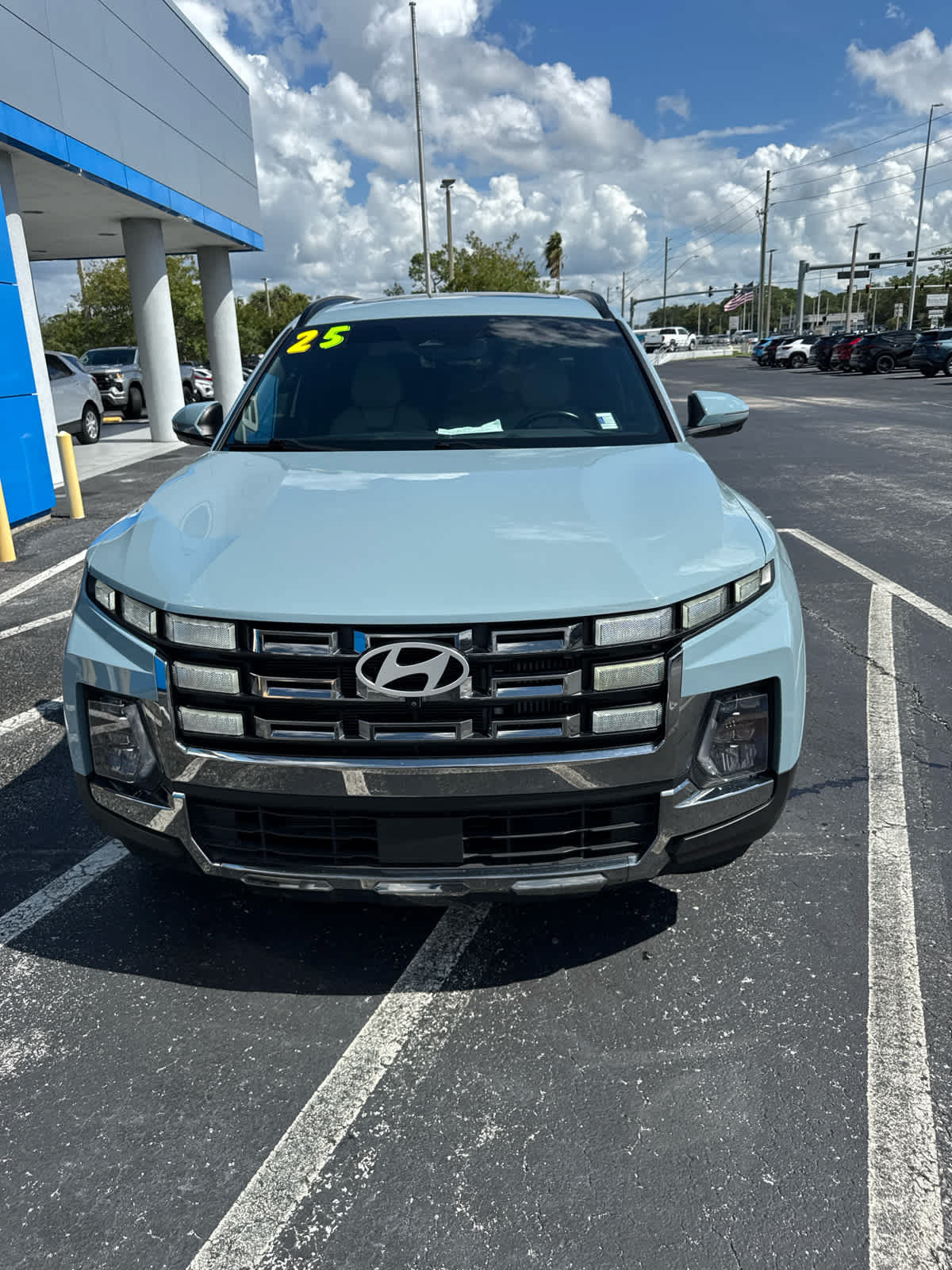 Used 2025 Hyundai Santa Cruz Limited AWD/4WD image 2