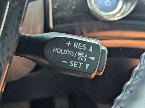 Used 2022 Toyota Prius FWD image 38