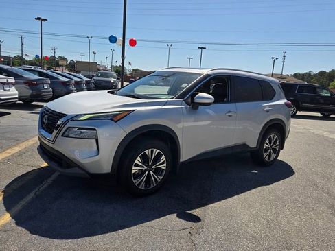 Used 2023 Nissan Rogue SV w/ SV Premium B Package FWD image 3