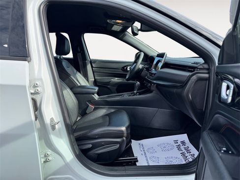 Used 2024 Jeep Compass Trailhawk image 15