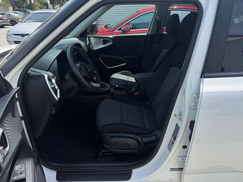 Used 2025 Kia Soul LX w/ LX Technology Package FWD image 24