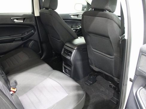 Used 2020 Ford Edge SE image 26