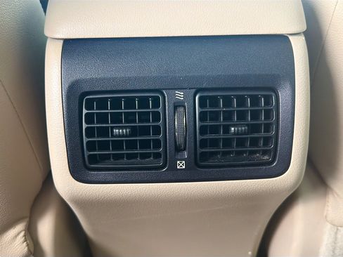 Used 2014 Toyota Camry XLE FWD image 26