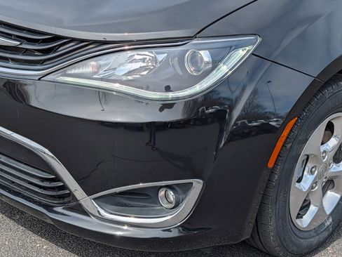Used 2019 Chrysler Pacifica Touring Plus FWD image 17
