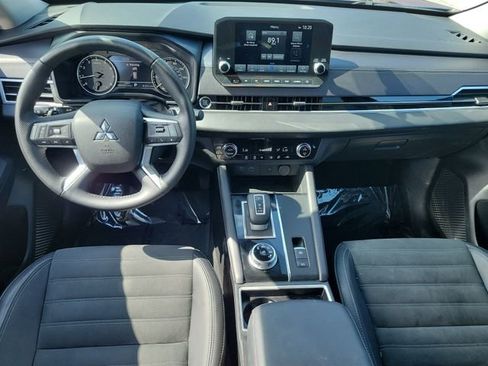 Used 2024 Mitsubishi Outlander SE FWD image 17