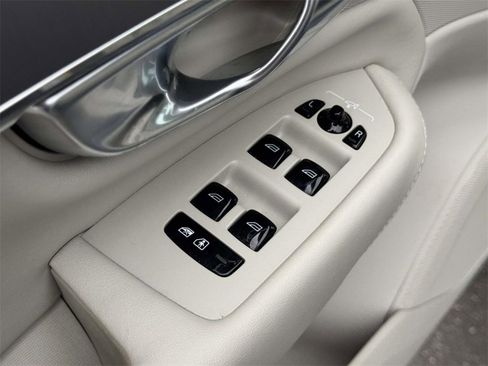 Certified 2024 Volvo XC90 B5 Core w/ Protection Package Premier image 15