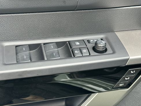 Certified 2025 Toyota Tundra Limited AWD/4WD image 15
