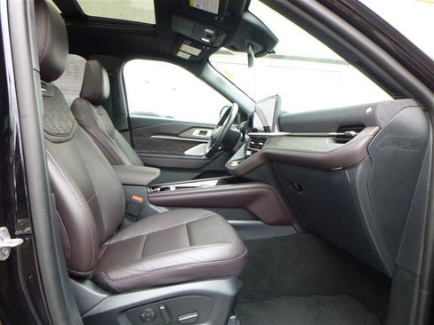 Used 2025 Ford Explorer Platinum w/ LUX Leather Package AWD/4WD image 10